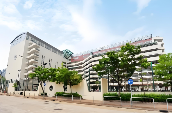 香港英基国际中学,简称:(ESF)位于九龙港岛新界